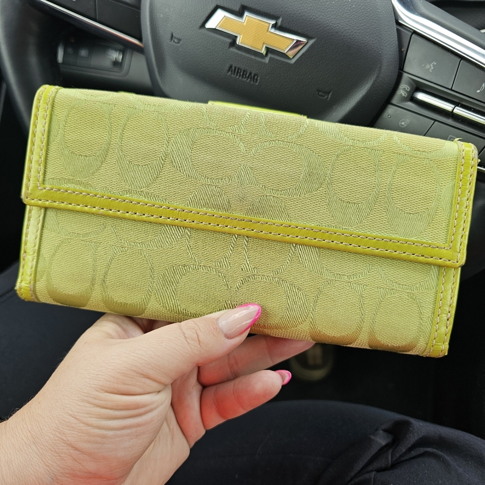 Vintage Y2K Coach Lime Green Signature Jacquard Turnlock Wallet - Picture 2 of 8